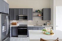 01-2-Bedroom-Model-Aventon-Gem-Lake-Kitchen